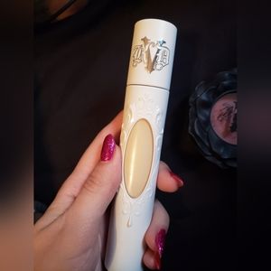 Kat Von D True Portrait Liquid-To-Powder Foundation Light 004